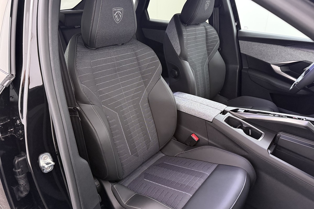 Peugeot e-3008
