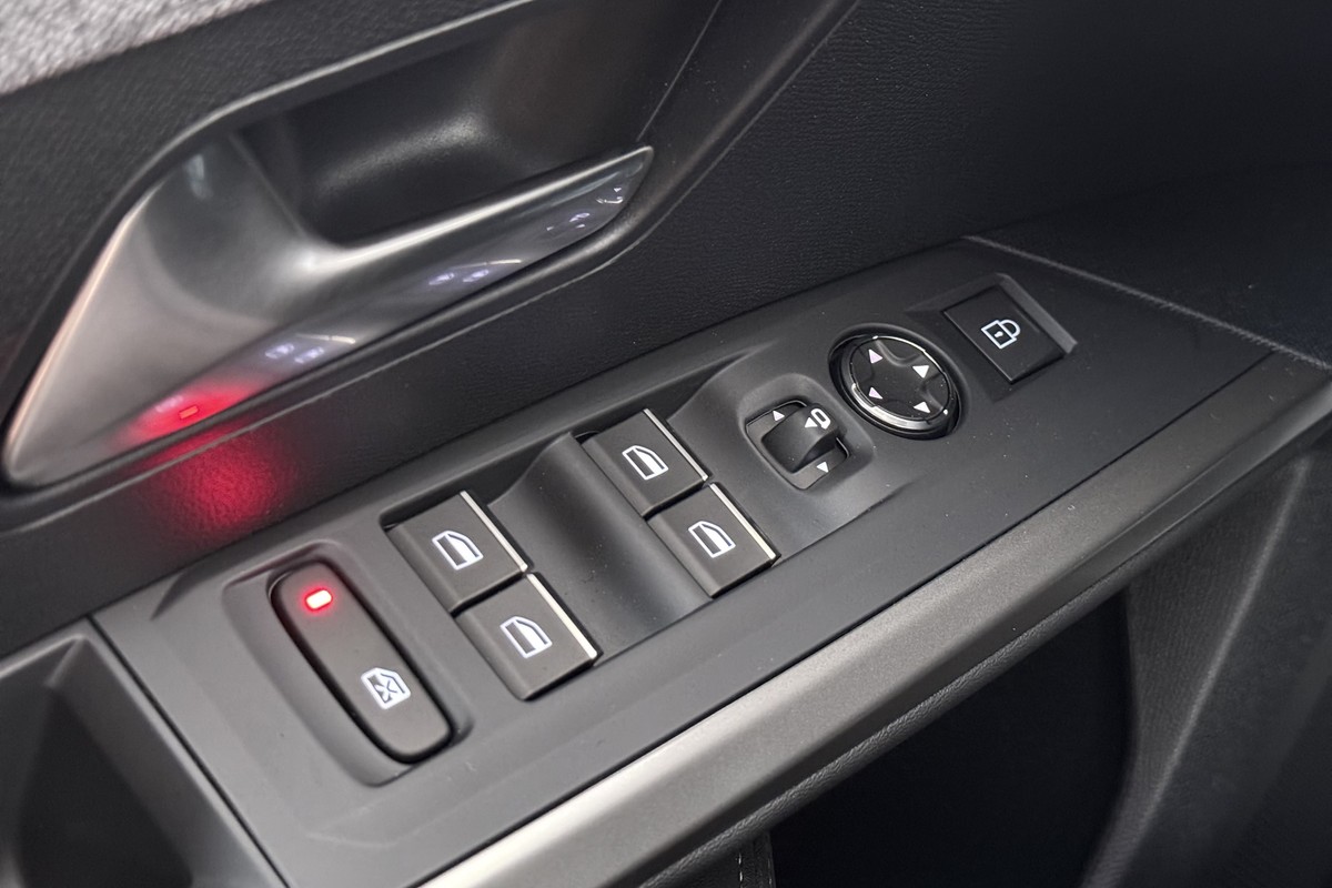 Peugeot e-3008