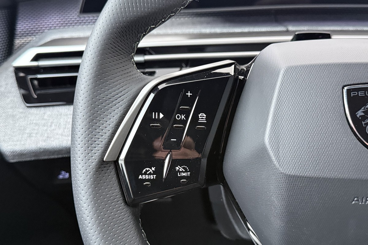 Peugeot e-3008