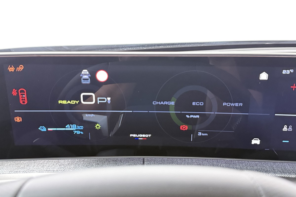 Peugeot e-3008