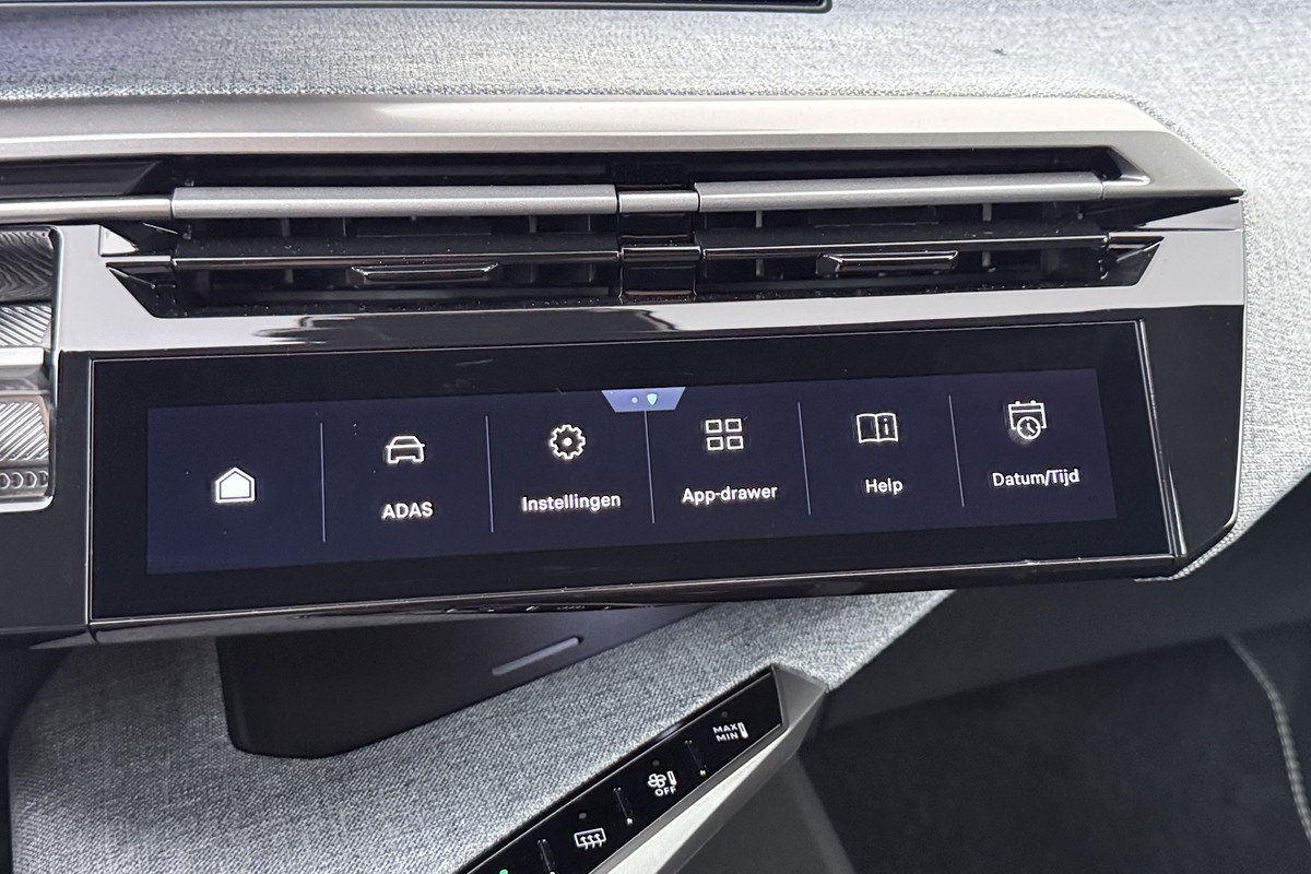 Peugeot e-3008