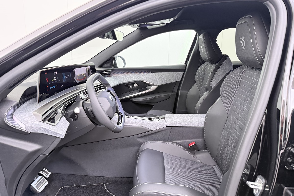 Peugeot e-3008