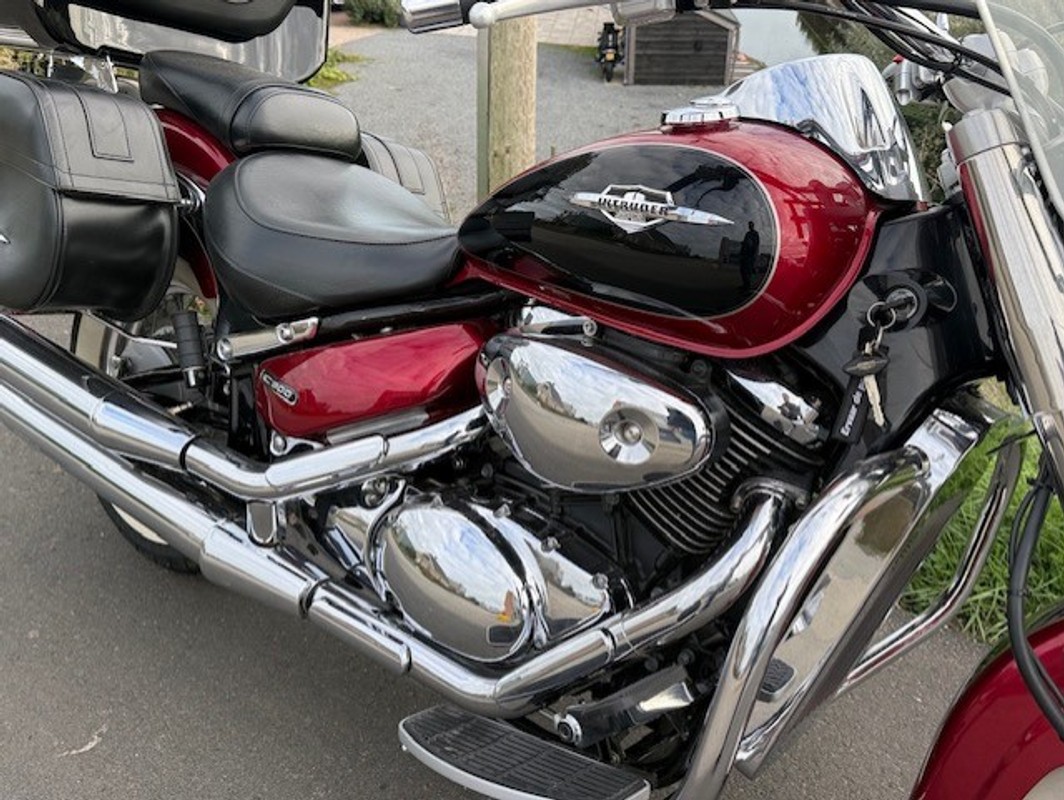 Suzuki Intruder