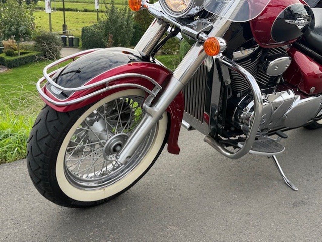 Suzuki Intruder