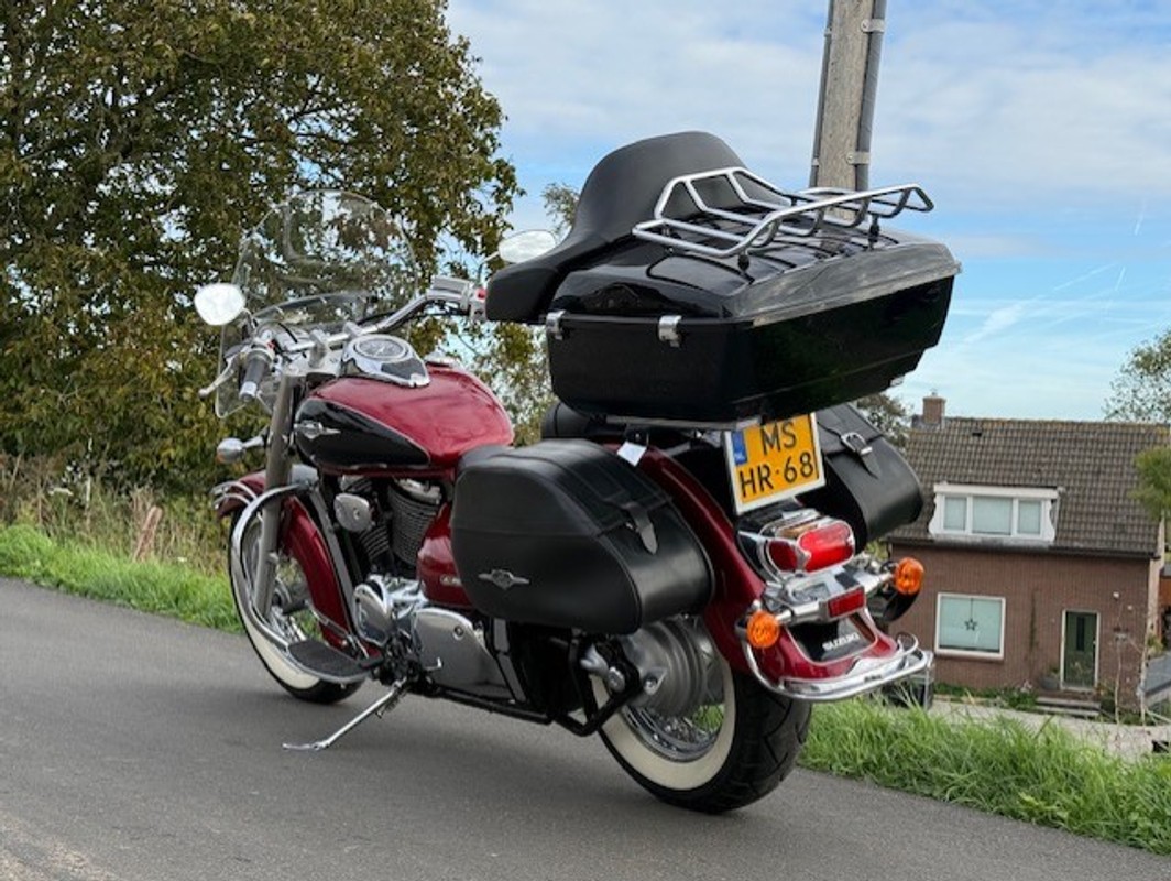 Suzuki Intruder