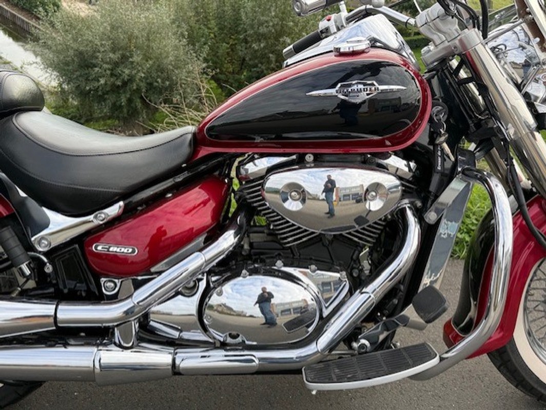 Suzuki Intruder