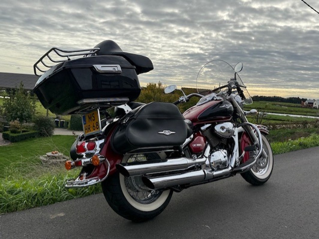 Suzuki Intruder