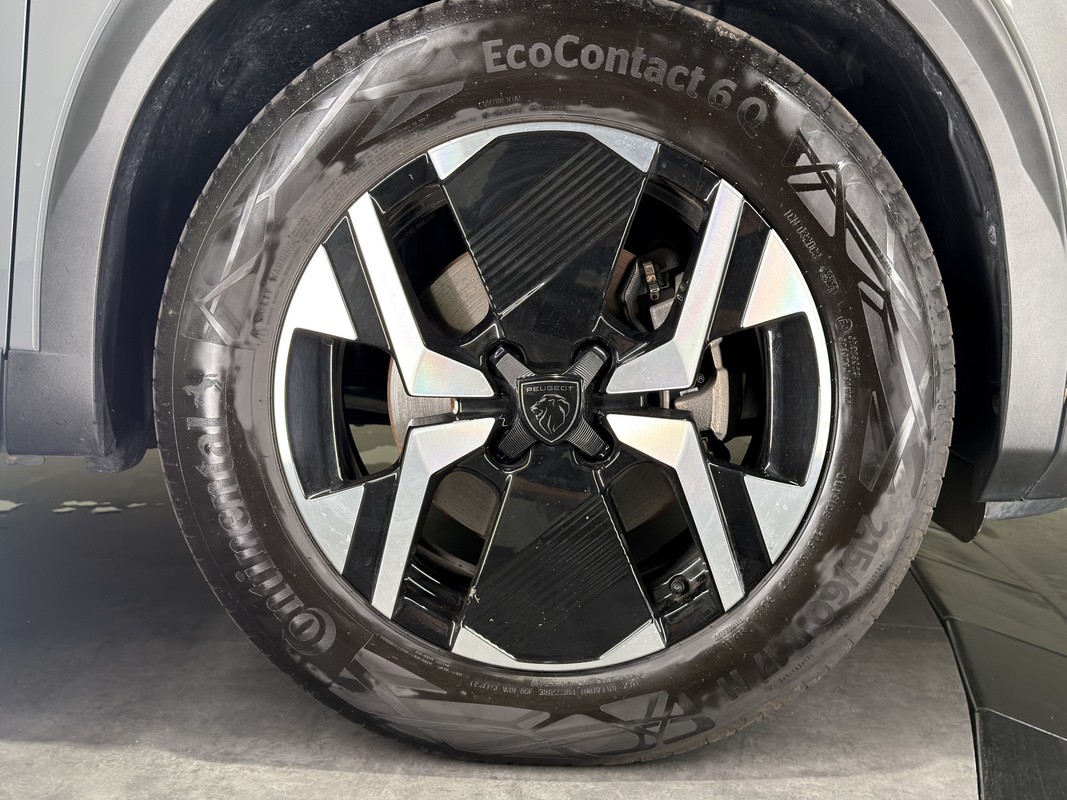 Peugeot e-2008
