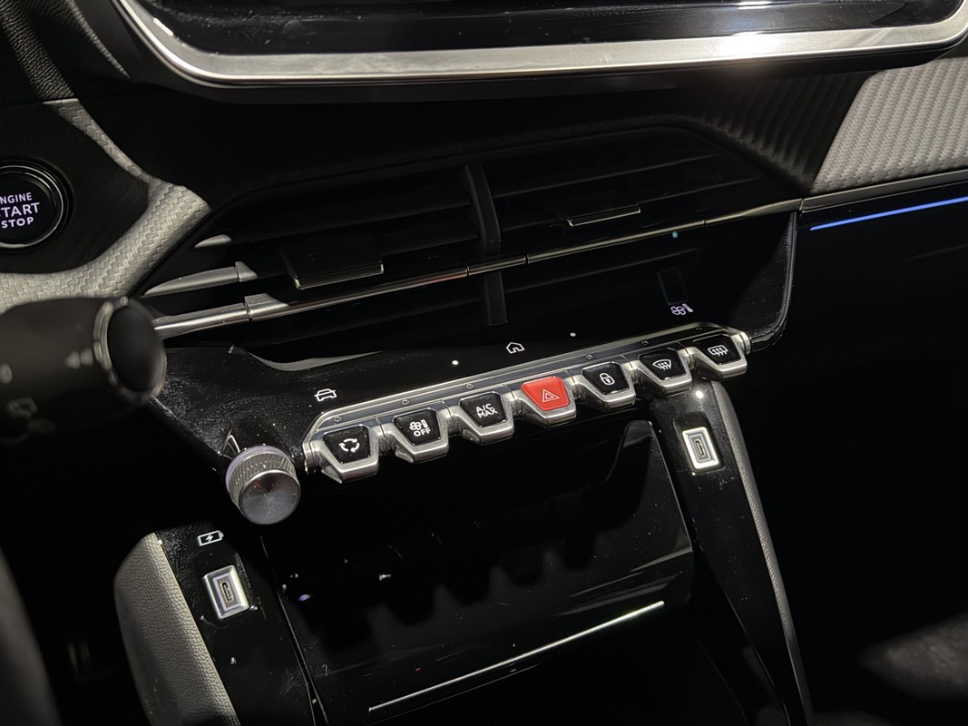 Peugeot e-2008