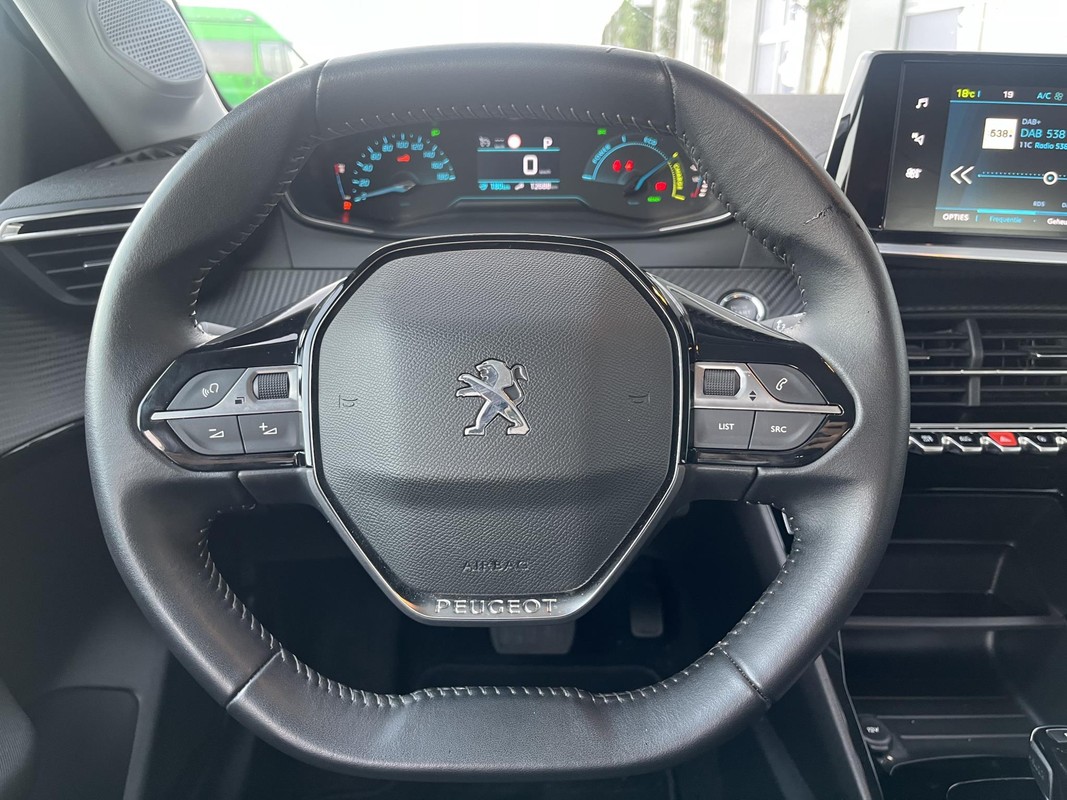 Peugeot e-208