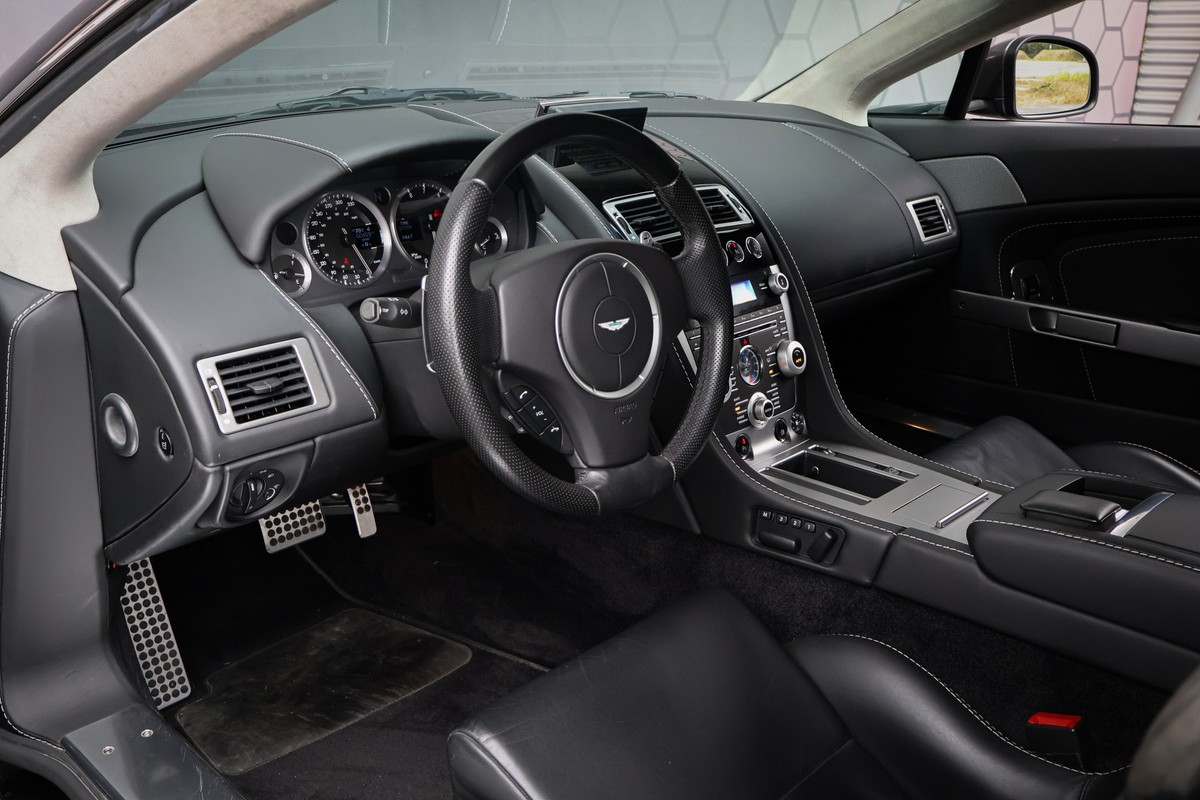 Aston Martin V8 Vantage