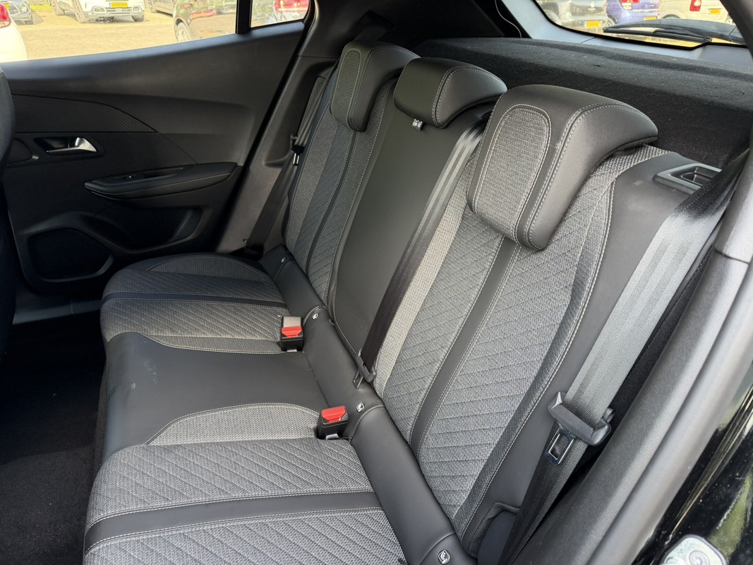 Peugeot e-2008