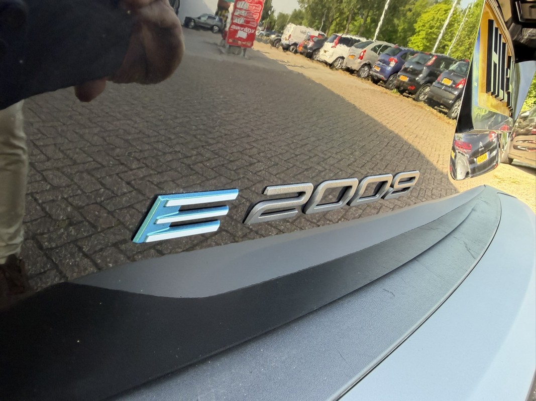 Peugeot e-2008