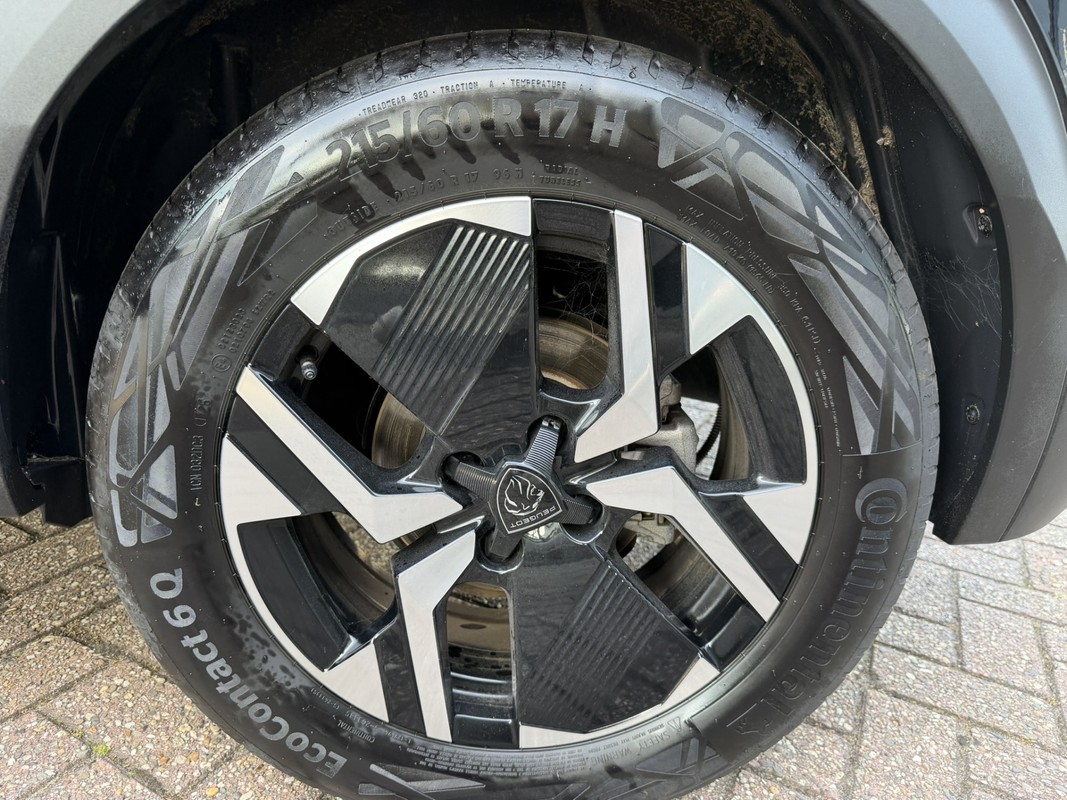 Peugeot e-2008
