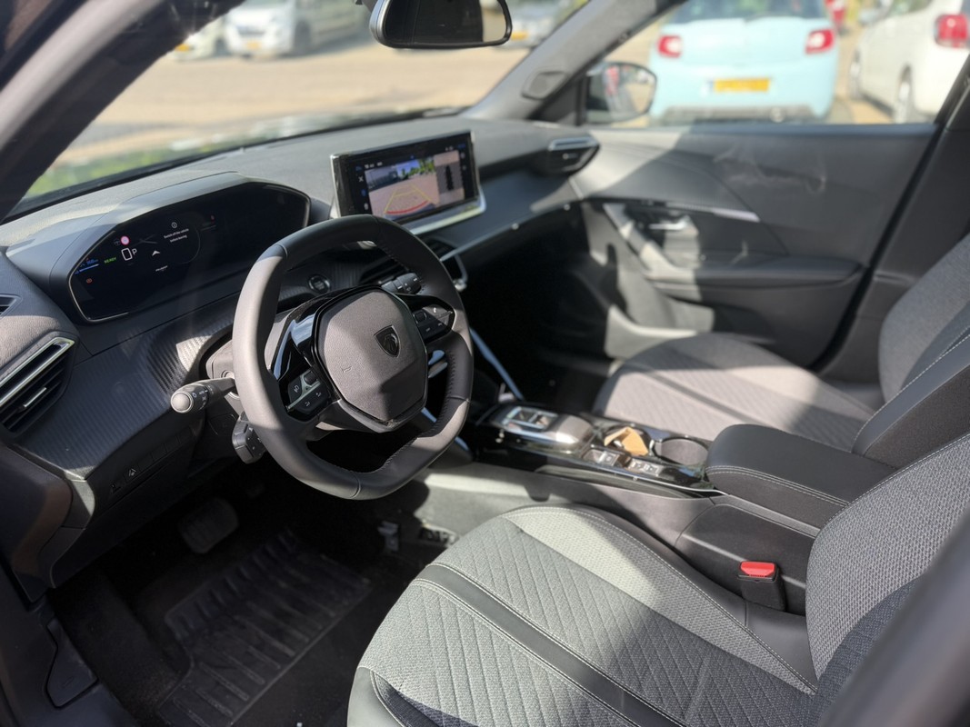 Peugeot e-2008
