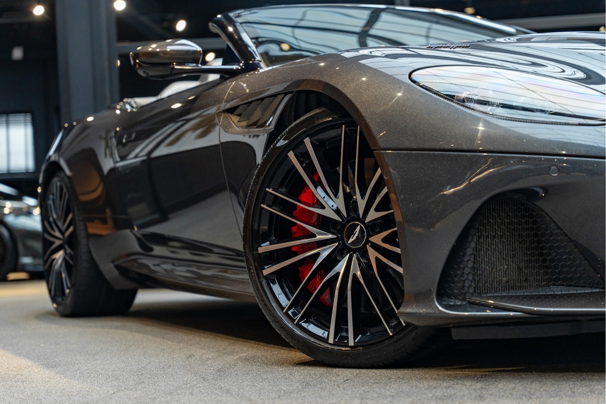 Aston Martin DBS