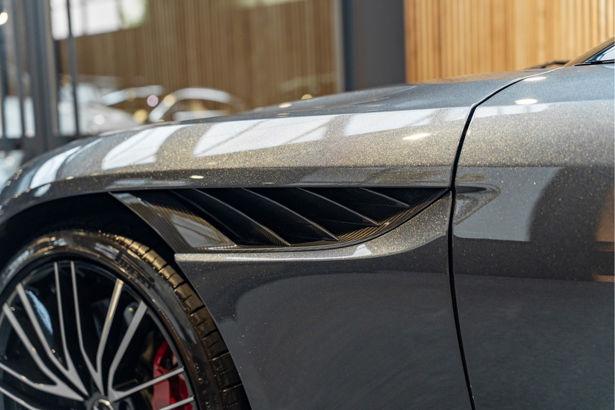 Aston Martin DBS