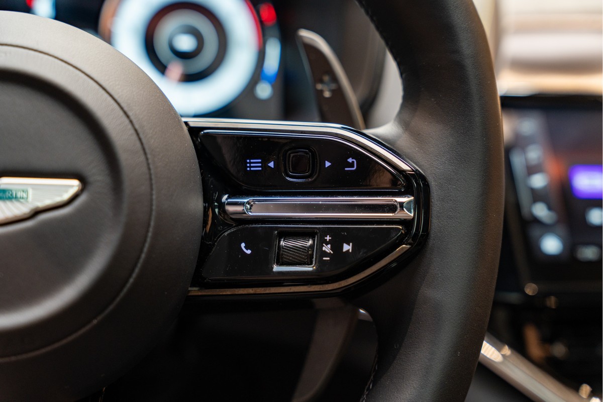 Aston Martin DBX
