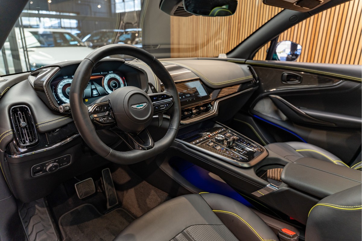 Aston Martin DBX