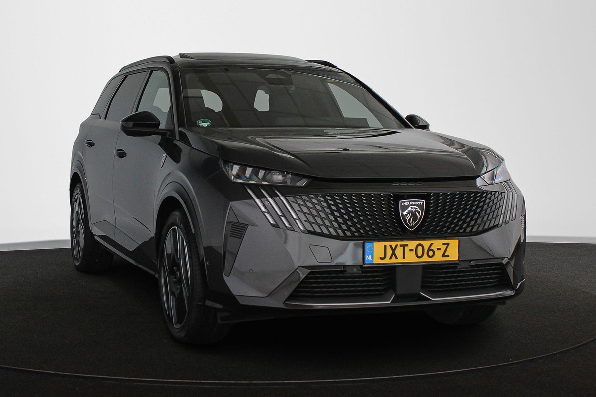 Peugeot e-5008