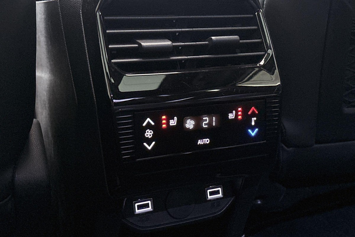 Peugeot e-5008