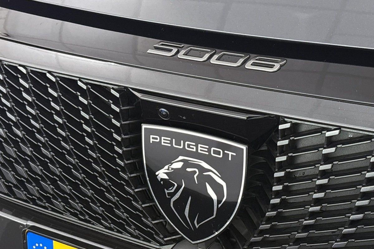 Peugeot e-5008