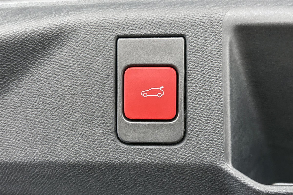 Peugeot e-5008