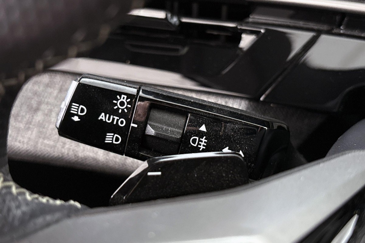 Peugeot e-5008