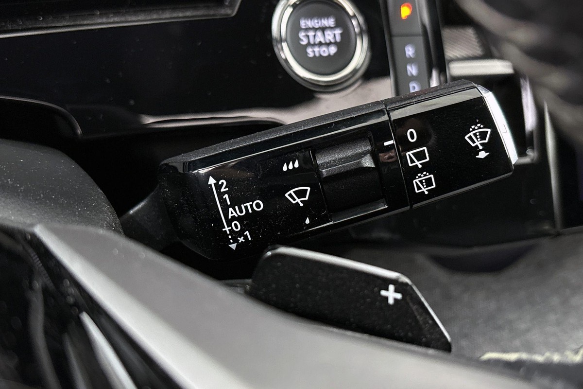 Peugeot e-5008