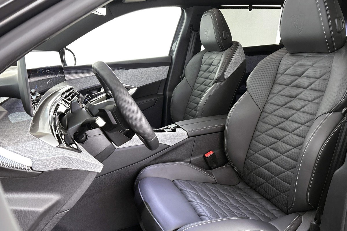 Peugeot e-5008