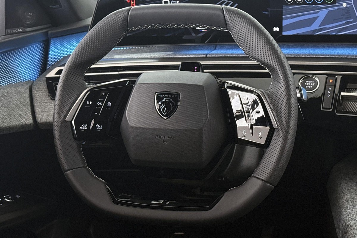 Peugeot e-3008