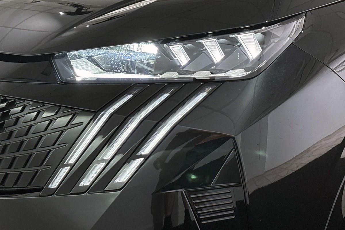 Peugeot e-3008