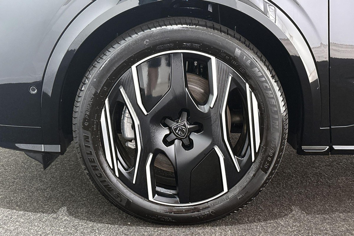 Peugeot e-3008