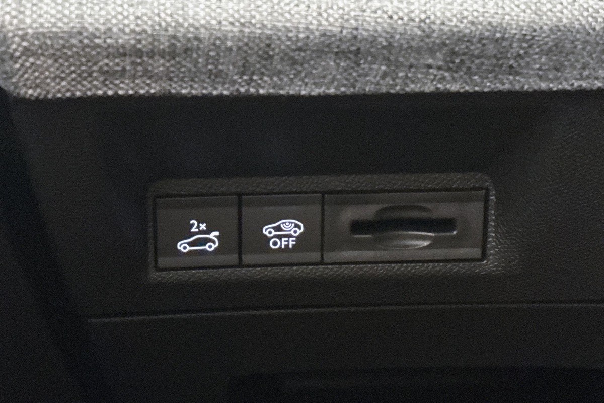 Peugeot e-3008