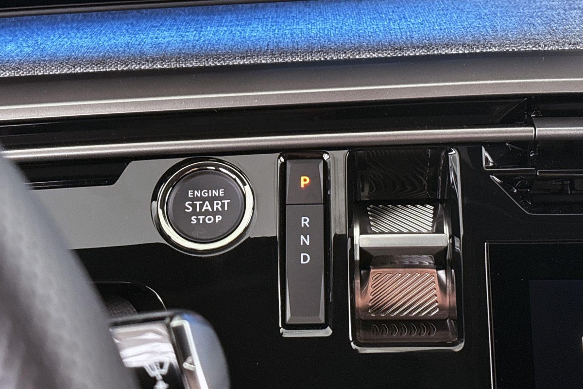 Peugeot e-3008
