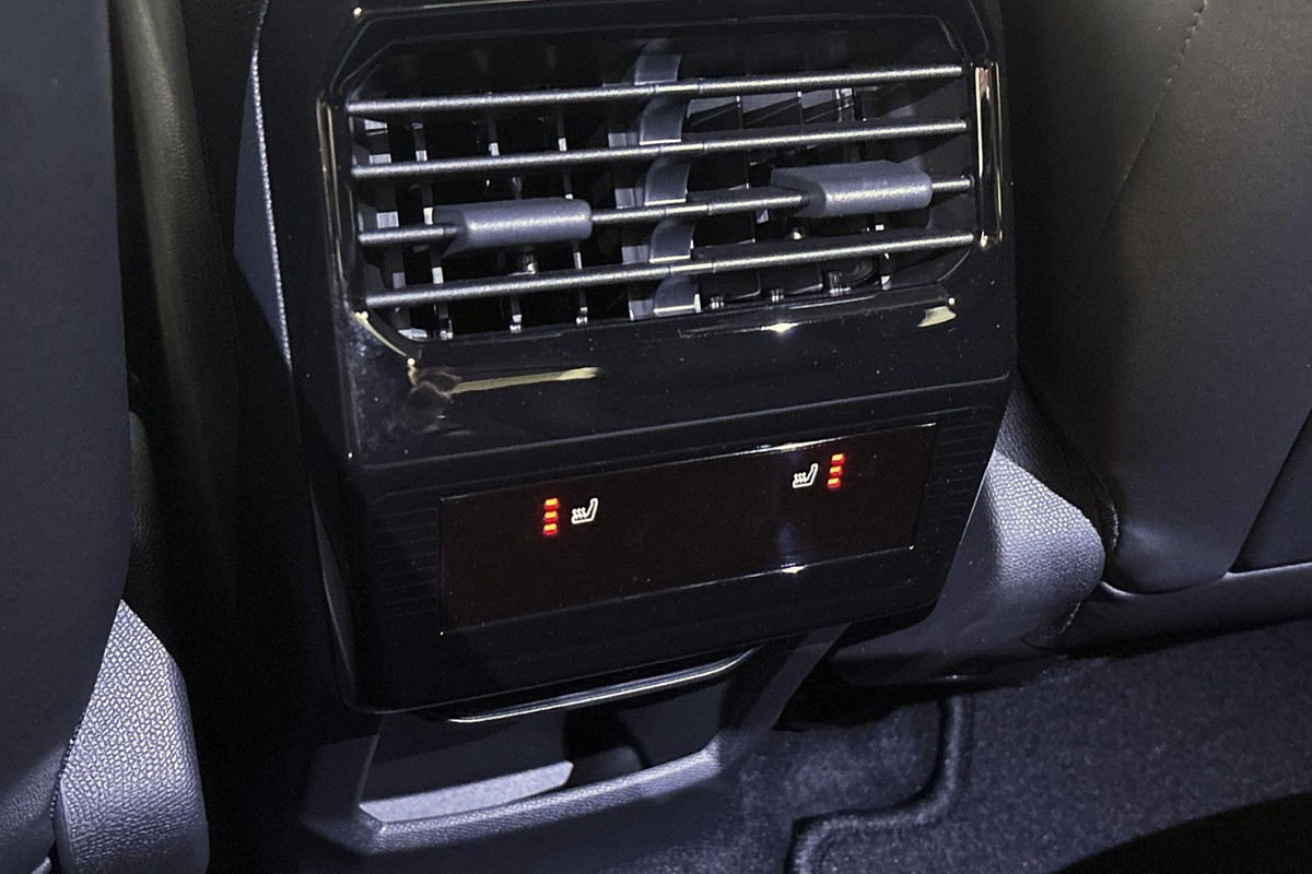 Peugeot e-3008