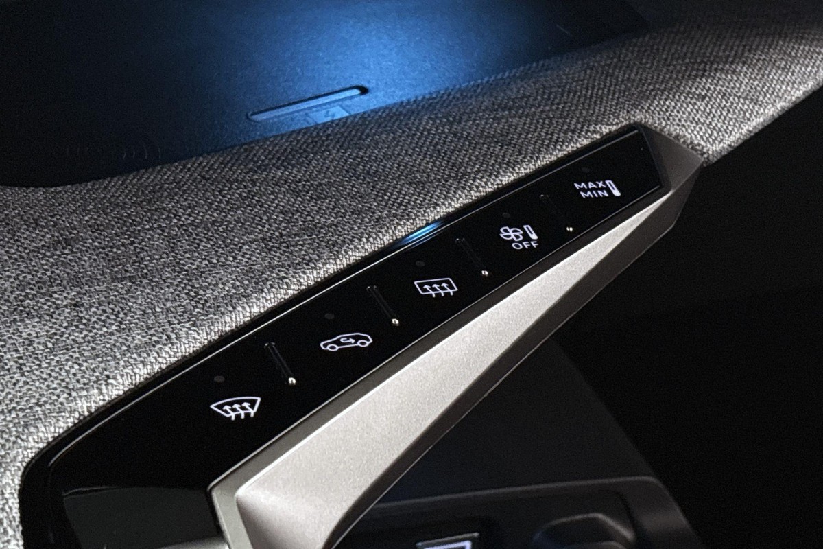 Peugeot e-3008