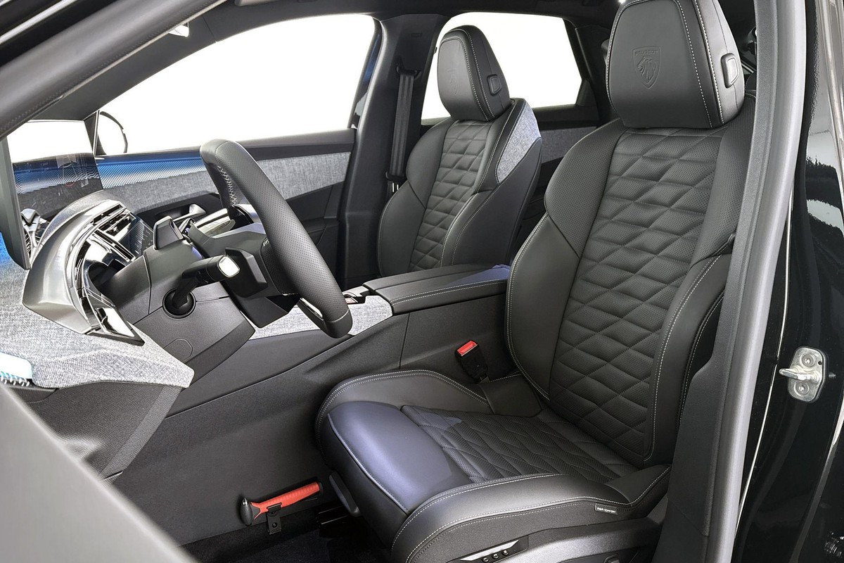 Peugeot e-3008