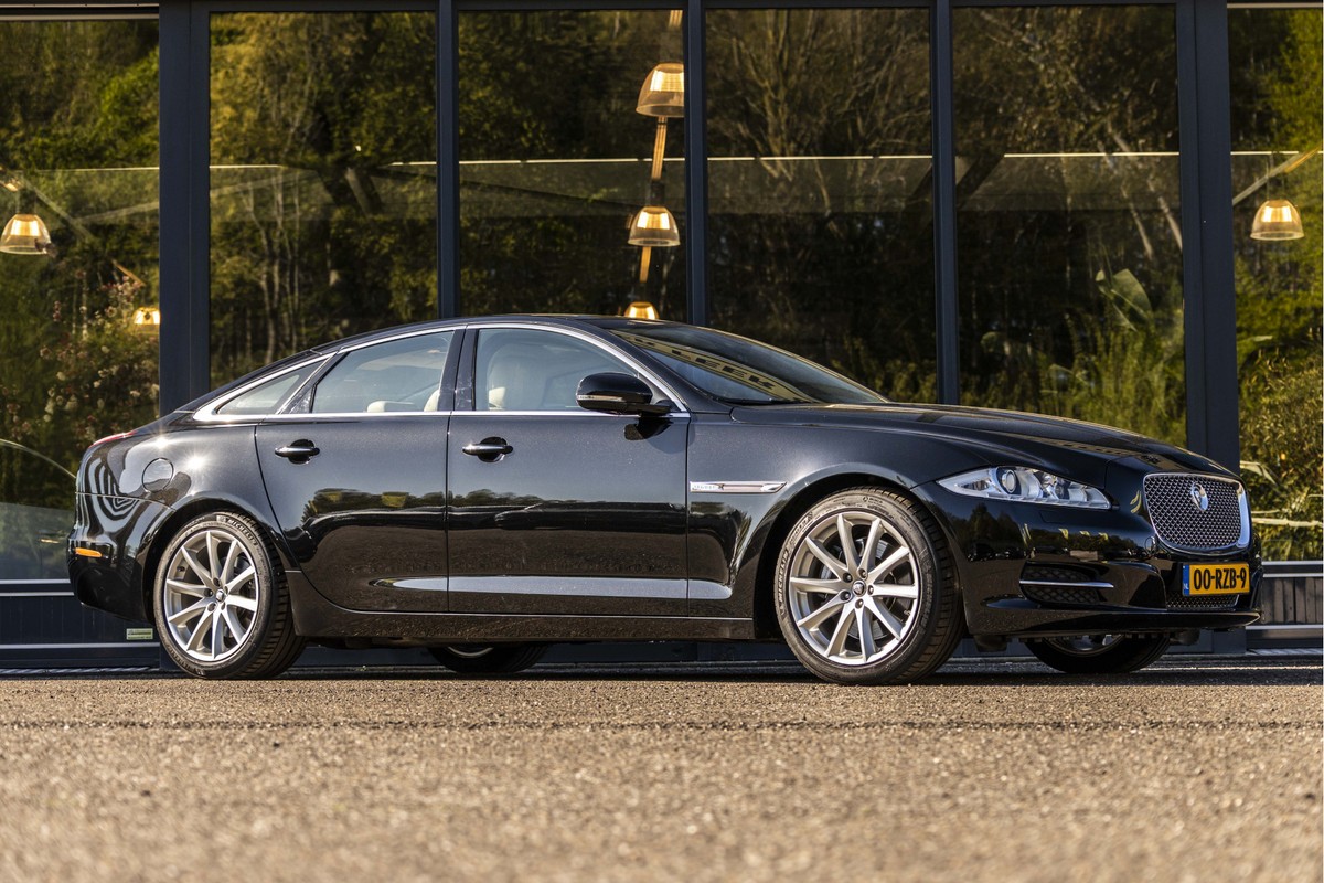 Jaguar XJ