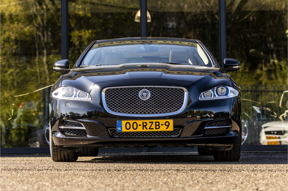 Jaguar XJ