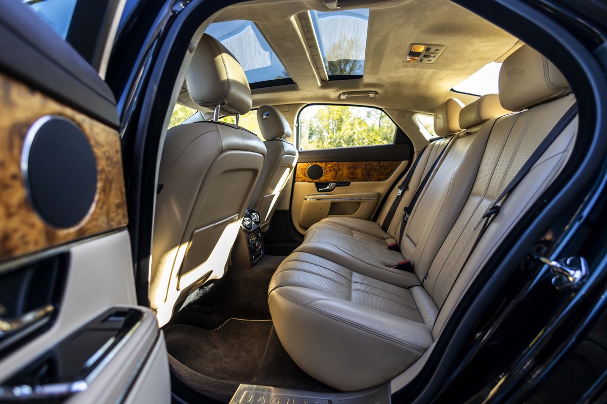 Jaguar XJ