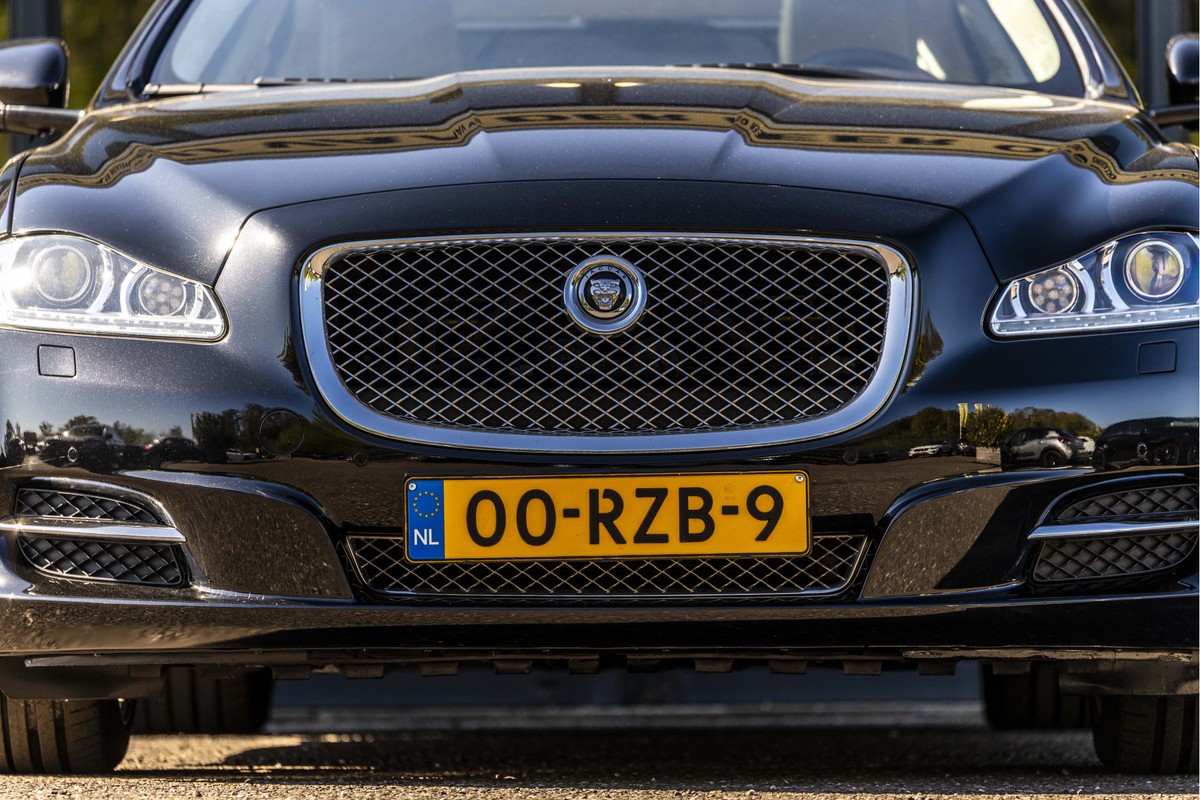 Jaguar XJ