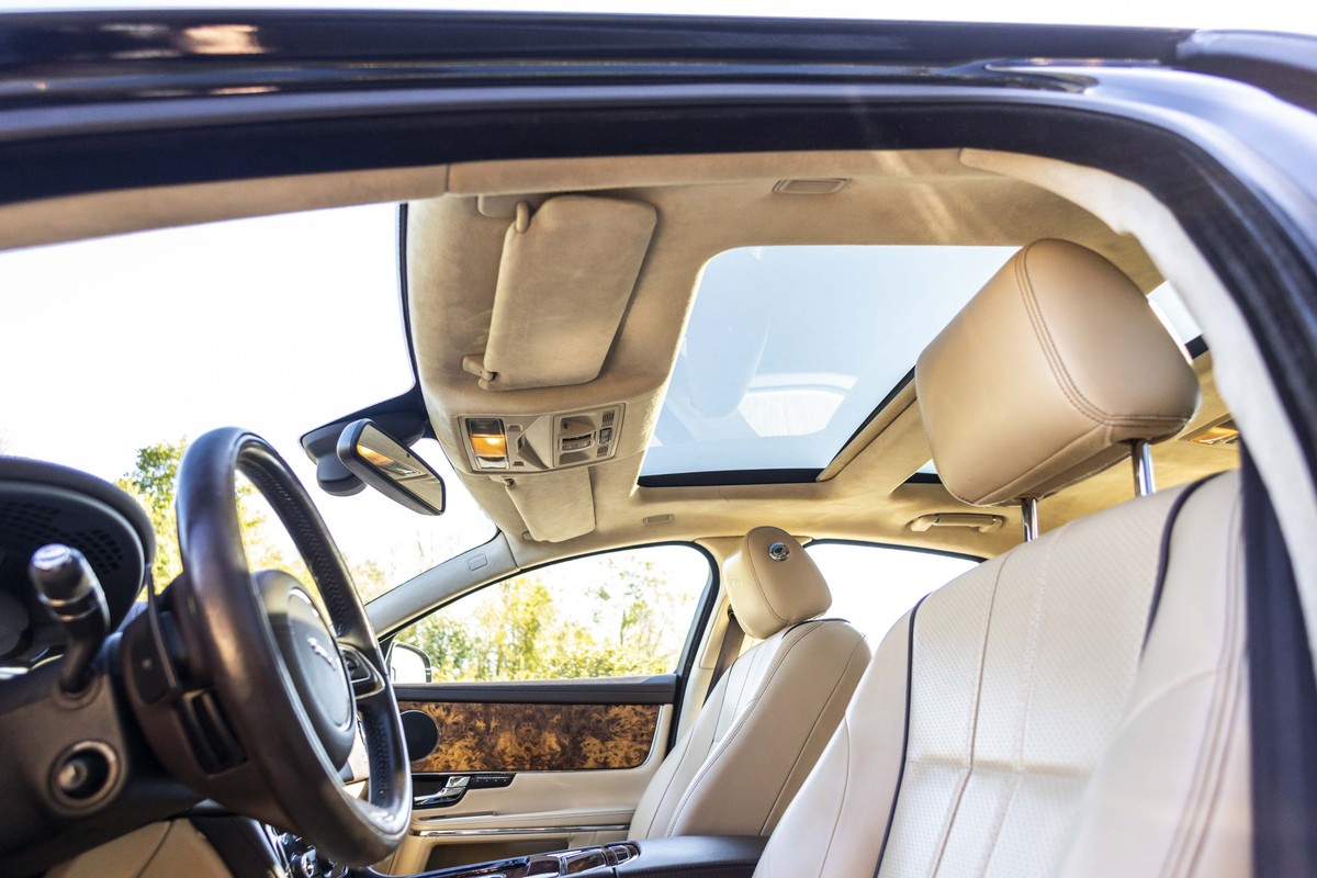 Jaguar XJ