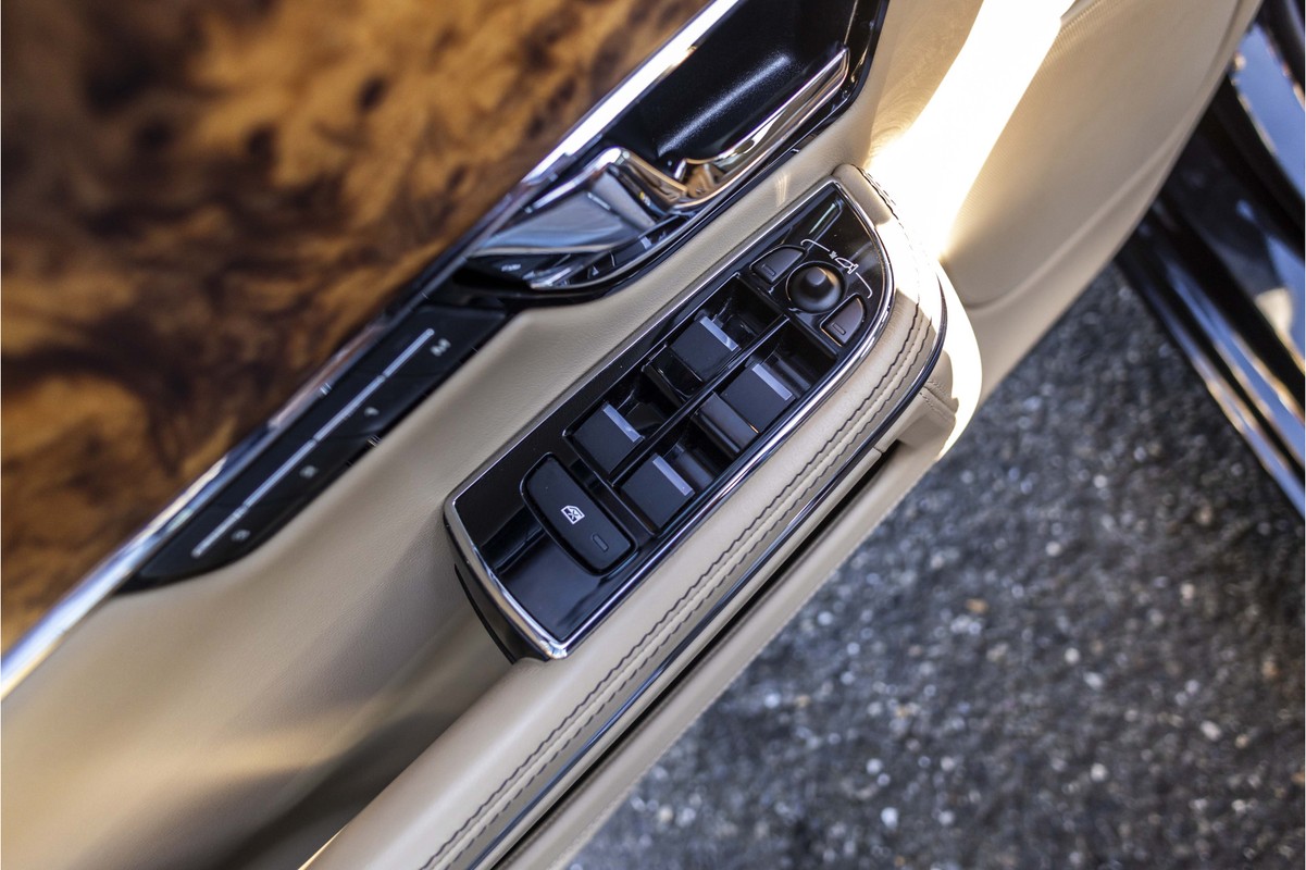 Jaguar XJ
