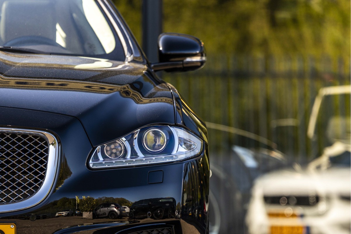 Jaguar XJ