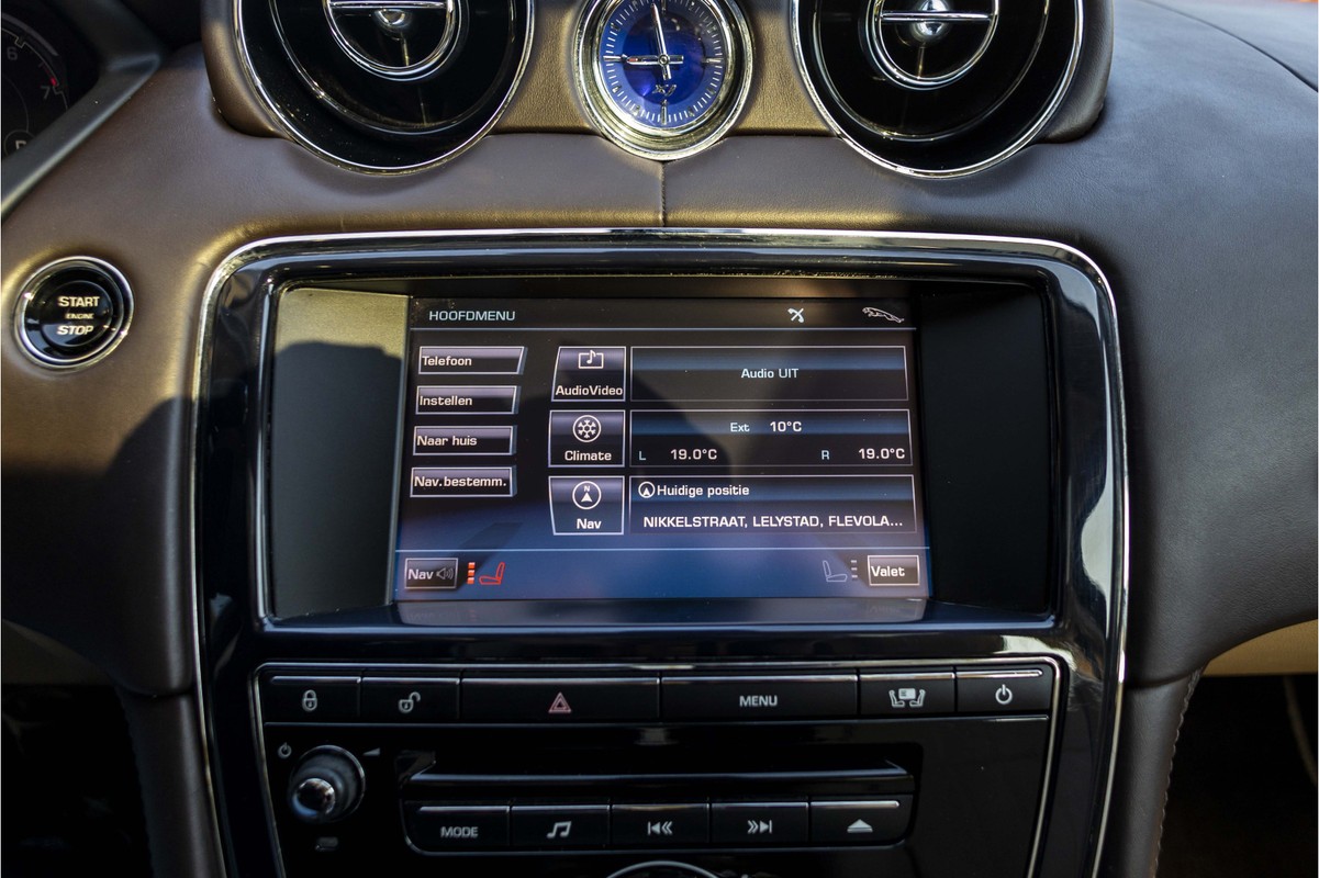 Jaguar XJ