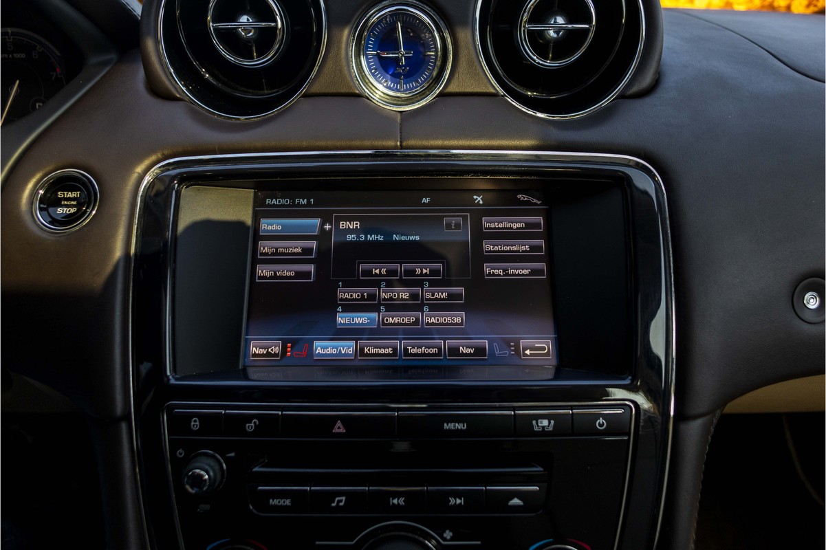 Jaguar XJ