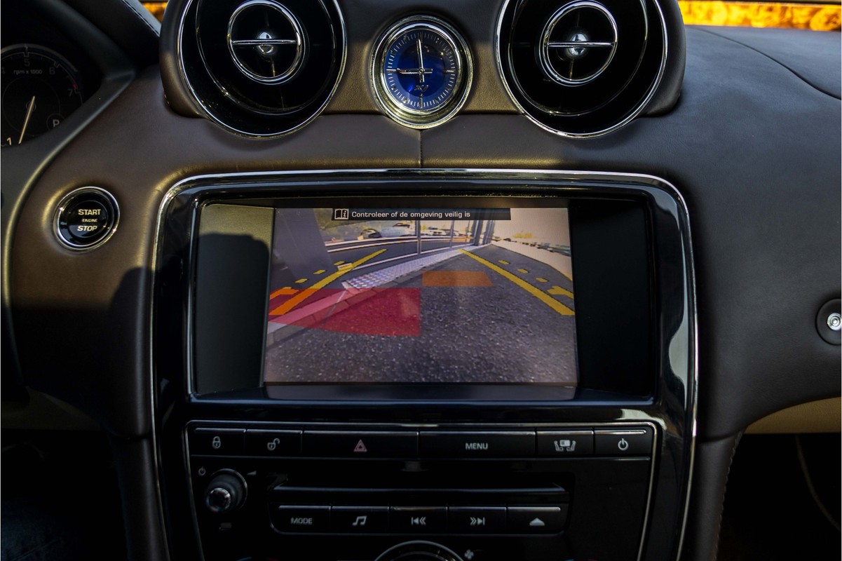 Jaguar XJ