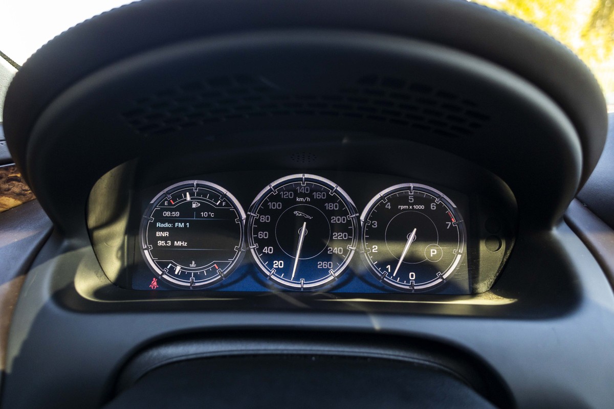 Jaguar XJ