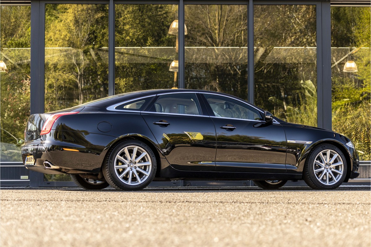 Jaguar XJ